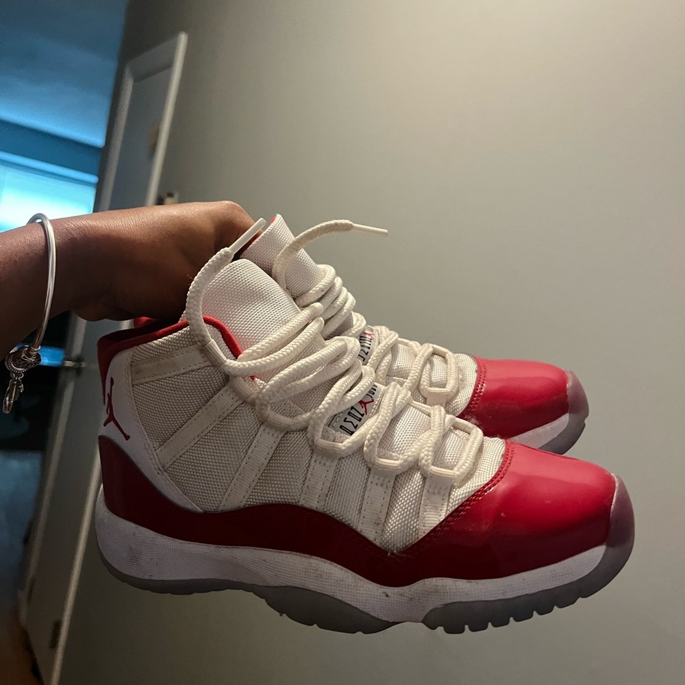 Jordan Women's Shoes Red and White - Picture 3 of 3
